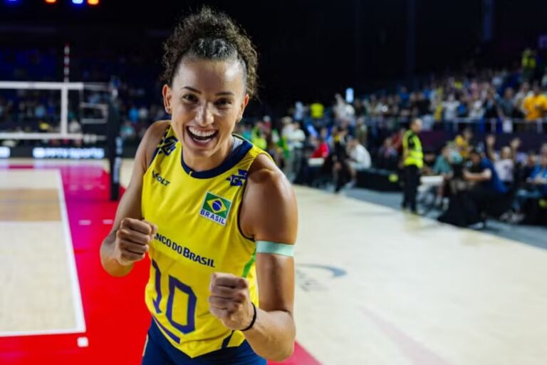 Esportista brasileira é eleita a segunda melhor jogadora de vôlei do mundo atleta-brasileira-e-eleita-a-segunda-melhor-jogadora-de-volei-do-mundo